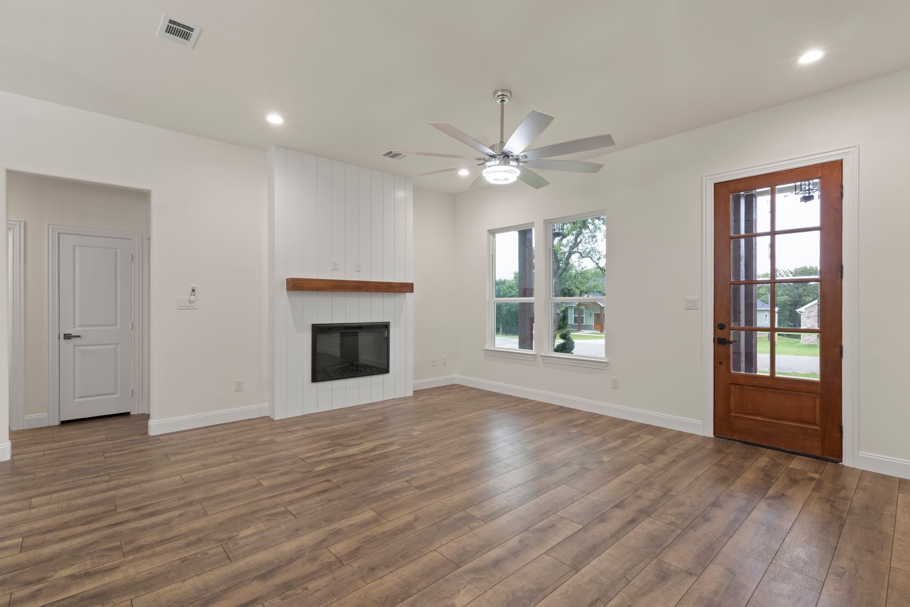 104 Jim Walters Drive photo 3