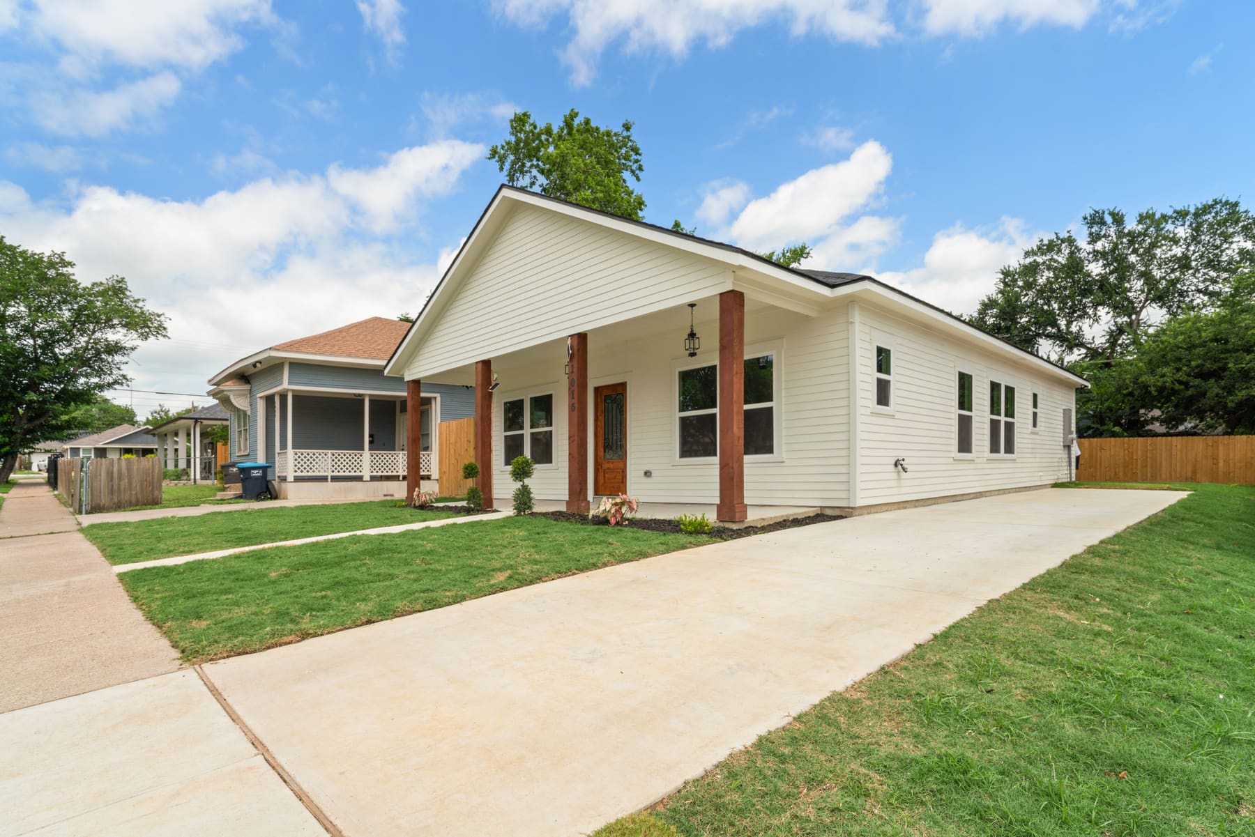 1015 Stella Street photo 2