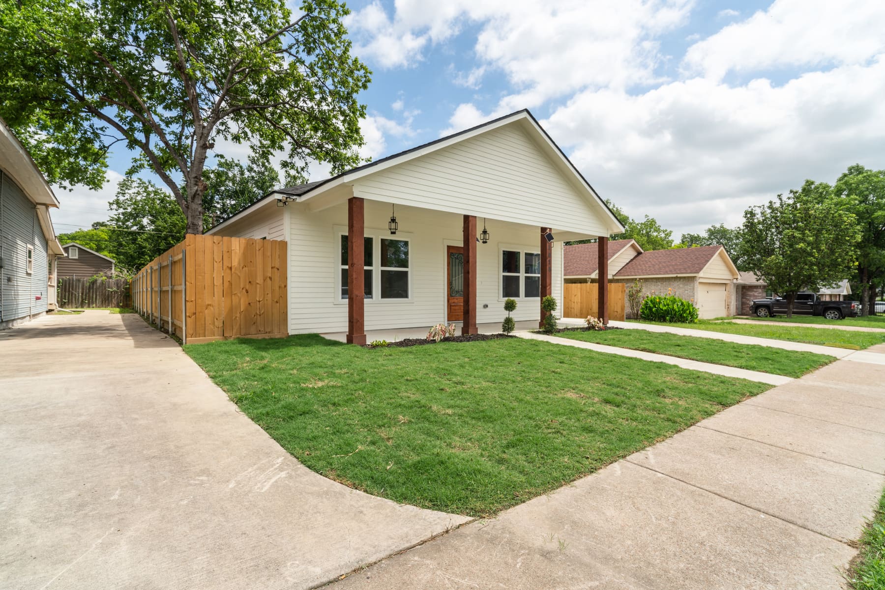1015 Stella Street photo 4