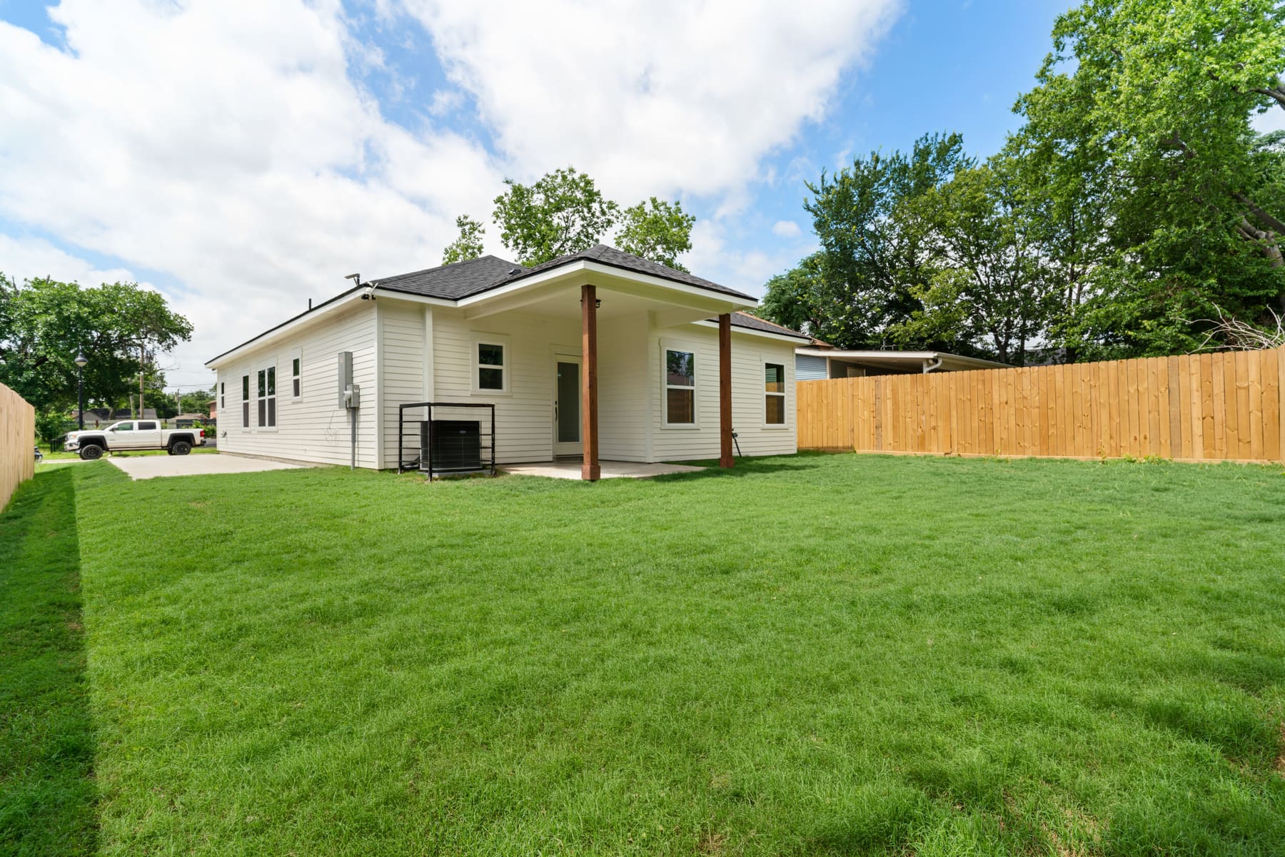 1015 Stella Street photo 6