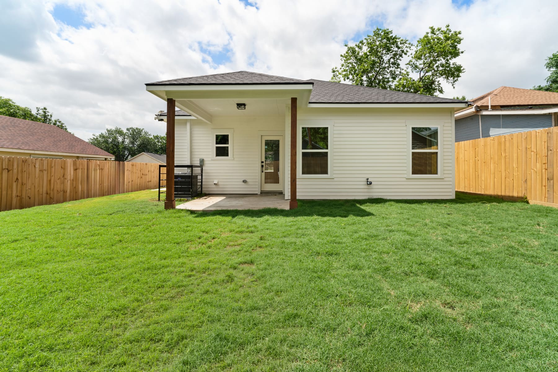 1015 Stella Street photo 7
